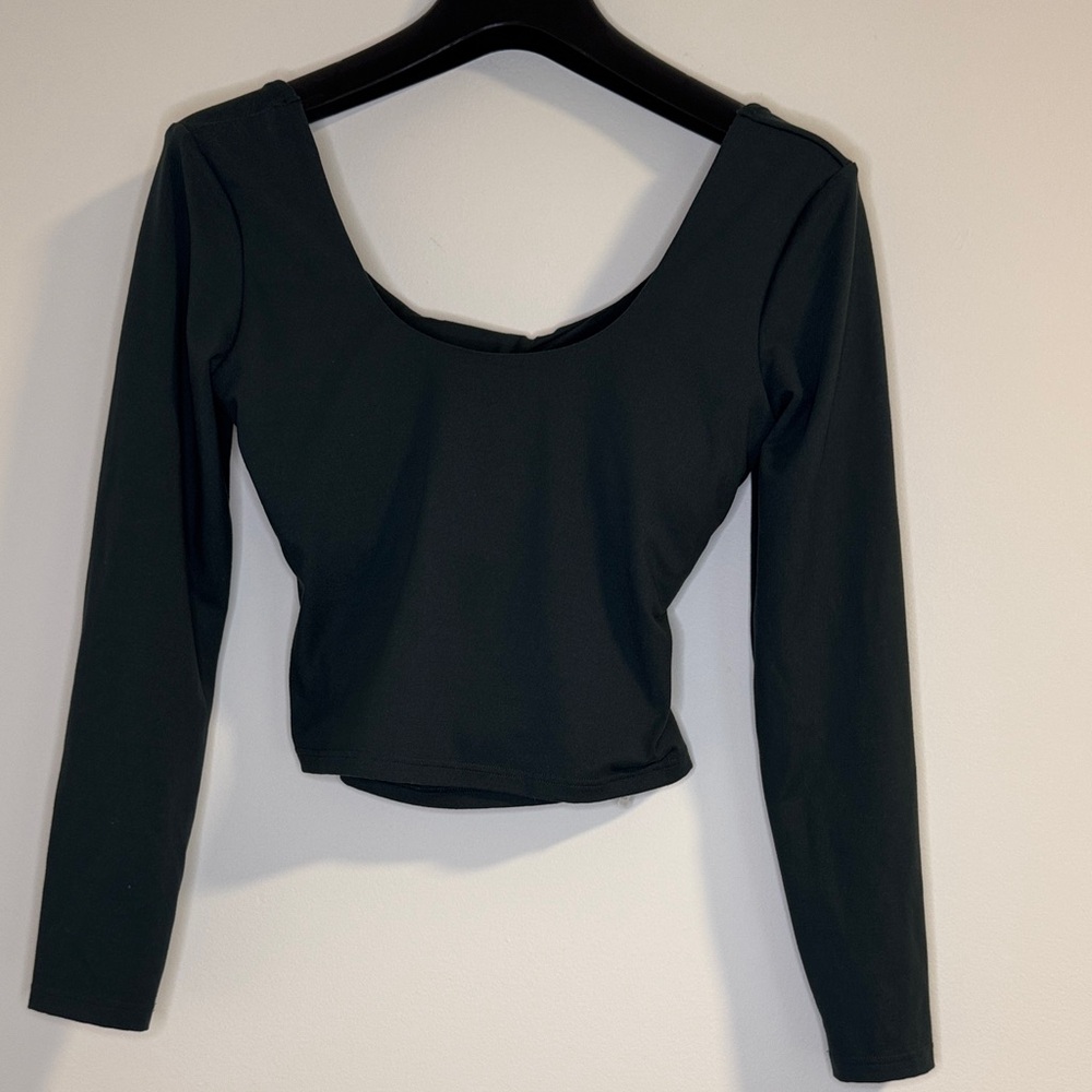 Fabletics Dark Green Long Sleeve Crop Top
